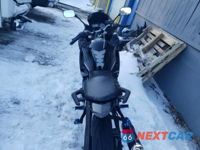 Zdjęcie 6 z 9 samochodu: 2014 YAMAHA FZ6 R VIN:JYARJ18E7EA012931 - miniatura