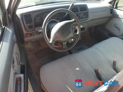 Zdjęcie 8 z 14 samochodu: 1999 NISSAN FRONTIER XE VIN:1N6DD21S4XC303399 - miniatura