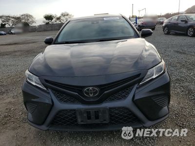 Piąte zdjęcie samochodu w środku: 2020 TOYOTA CAMRY SE VIN:4T1G11AK4LU904945 - miniatura