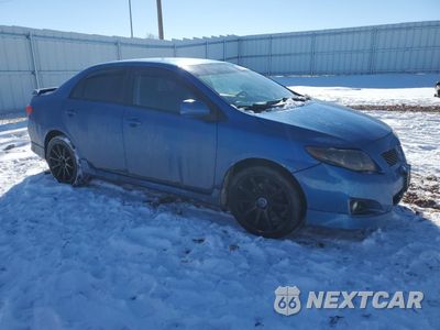 Czwarte zdjęcie samochodu z boku: 2009 TOYOTA COROLLA BASE VIN:1NXBU40EX9Z035632 - miniatura