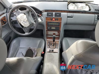 Zdjęcie 8 z 14 samochodu: 2001 MERCEDES-BENZ E 320 VIN:WDBJF65J91B344101 - miniatura