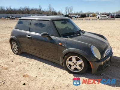Czwarte zdjęcie samochodu z boku: 2006 MINI COOPER VIN:WMWRC33556TK16213 - miniatura