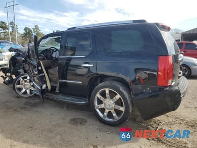 Drugie zdjęcie samochodu z przodu: 2011 CADILLAC ESCALADE LUXURY VIN:1GYS4BEF7BR101597 - miniatura