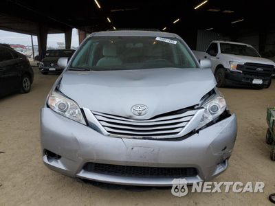Piąte zdjęcie samochodu w środku: 2017 TOYOTA SIENNA LE VIN:5TDKZ3DC6HS838434 - miniatura