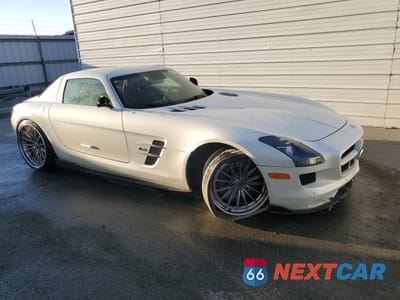 Czwarte zdjęcie samochodu z boku: 2012 MERCEDES-BENZ SLS AMG VIN:WDDRJ7HA6CA009333 - miniatura