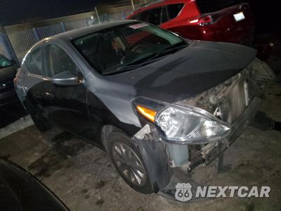 Czwarte zdjęcie samochodu z boku: 2017 NISSAN VERSA S VIN:3N1CN7APXHK457828 - miniatura