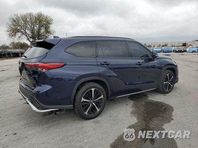 Trzecie zdjęcie samochodu z tyłu: 2021 TOYOTA HIGHLANDER XSE VIN:5TDJZRAH4MS067741 - miniatura