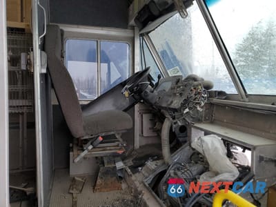 Piąte zdjęcie samochodu w środku: 2018 FORD ECONOLINE E450 SUPER DUTY COMMERCIAL STRIPPED CHASSIS VIN:1FC3E4K69JDC32730 - miniatura