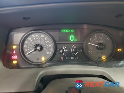 Zdjęcie 9 z 14 samochodu: 2010 MERCURY GRAND MARQUIS LS VIN:2MEBM7FV7AX613470 - miniatura