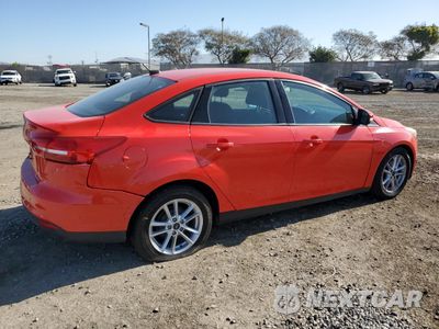 Trzecie zdjęcie samochodu z tyłu: 2016 FORD FOCUS SE VIN:1FADP3F23GL286318 - miniatura