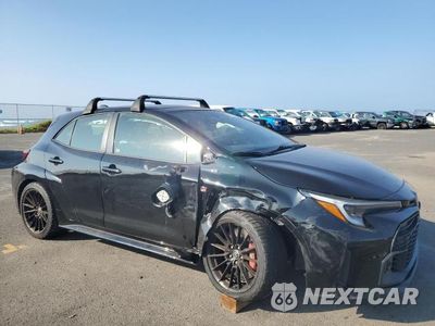 Czwarte zdjęcie samochodu z boku: 2023 TOYOTA GR COROLLA CORE VIN:JTNABAAE1PA001415 - miniatura