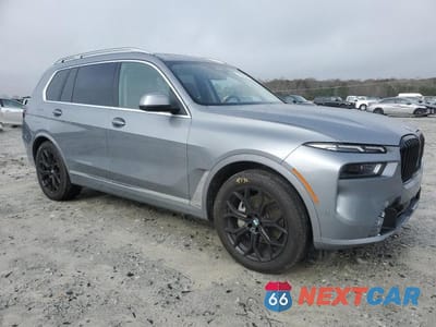 Czwarte zdjęcie samochodu z boku: 2024 BMW X7 XDRIVE40I VIN:5UX23EM06R9V63276 - miniatura