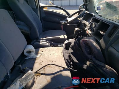 Piąte zdjęcie samochodu w środku: 2019 ISUZU NPR HD VIN:54DC4W1B2KS804968 - miniatura