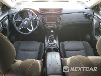 Czwarte zdjęcie samochodu z boku: 2018 NISSAN ROGUE S VIN:KMMAT2MT6JPS06629 - miniatura