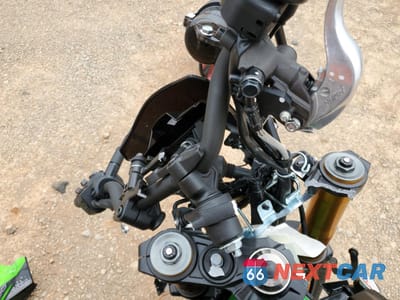 Zdjęcie 7 z 9 samochodu: 2024 KAWASAKI ZR900 M VIN:ML5ZRDM17RDA69522 - miniatura