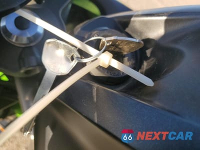 Zdjęcie 8 z 9 samochodu: 2012 KAWASAKI EX650 EC VIN:JKAEXEE18CDA03805 - miniatura