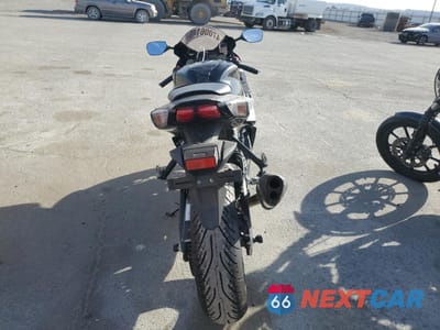 Czwarte zdjęcie samochodu z boku: 2011 SUZUKI GSX750 VIN:JS1GR7MA5B2104677 - miniatura