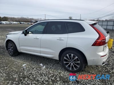 Drugie zdjęcie samochodu z przodu: 2024 VOLVO XC60 PLUS VIN:YV4L12RL1R1711424 - miniatura