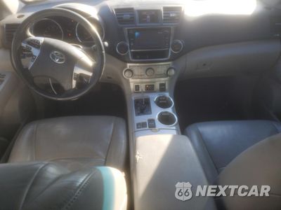 Zdjęcie 8 z 13 samochodu: 2013 TOYOTA HIGHLANDER BASE VIN:5TDBK3EH7DS210584 - miniatura