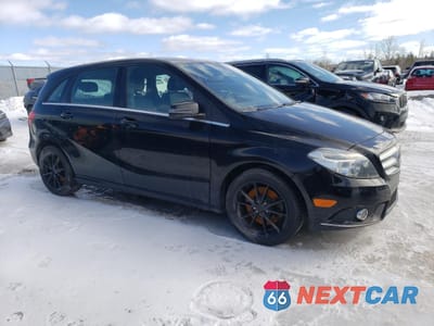 Czwarte zdjęcie samochodu z boku: 2014 MERCEDES-BENZ B250 VIN:WDDMH4EB3EJ248536 - miniatura