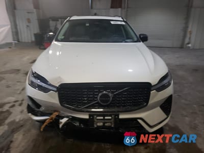 Piąte zdjęcie samochodu w środku: 2025 VOLVO XC60 CORE VIN:YV4M12RJ2S1103050 - miniatura