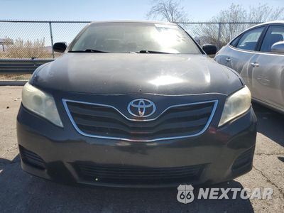 Piąte zdjęcie samochodu w środku: 2011 TOYOTA CAMRY BASE VIN:4T1BF3EK4BU674937 - miniatura