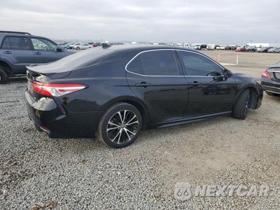 Trzecie zdjęcie samochodu z tyłu: 2020 TOYOTA CAMRY SE VIN:4T1G11AK4LU904945 - miniatura