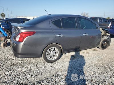 Trzecie zdjęcie samochodu z tyłu: 2018 NISSAN VERSA S VIN:3N1CN7AP8JL835595 - miniatura