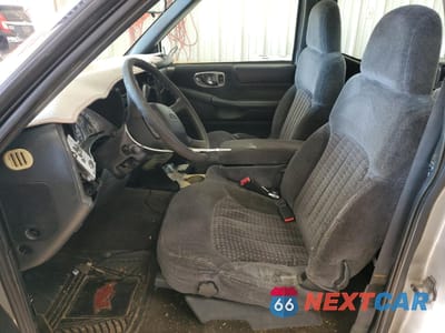 Zdjęcie 7 z 13 samochodu: 1999 CHEVROLET S TRUCK S10 VIN:1GCCS1443X8139979 - miniatura