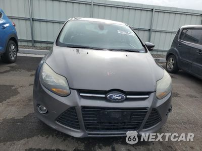 Piąte zdjęcie samochodu w środku: 2012 FORD FOCUS TITANIUM VIN:1FAHP3N22CL400466 - miniatura