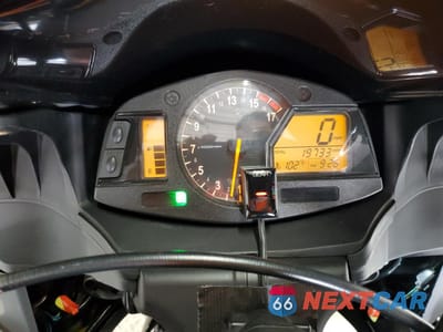 Zdjęcie 7 z 9 samochodu: 2008 HONDA CBR600 RR VIN:JH2PC40008M105971 - miniatura