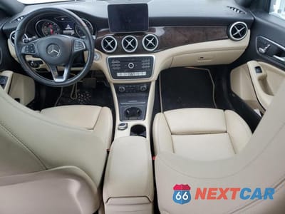 Zdjęcie 8 z 12 samochodu: 2019 MERCEDES-BENZ CLA 250 VIN:WDDSJ4EB7KN775608 - miniatura