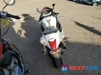 Czwarte zdjęcie samochodu z boku: 2011 SUZUKI GSX1300 R VIN:JS1GX72A5B2103361 - miniatura