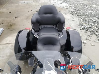Piąte zdjęcie samochodu w środku: 2019 HARLEY-DAVIDSON FLHTCUTG VIN:1HD1MAF18KB858448 - miniatura