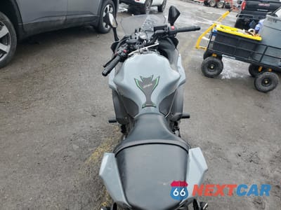 Zdjęcie 6 z 10 samochodu: 2018 KAWASAKI EX650 J VIN:JKAEXEJ16JDA02803 - miniatura