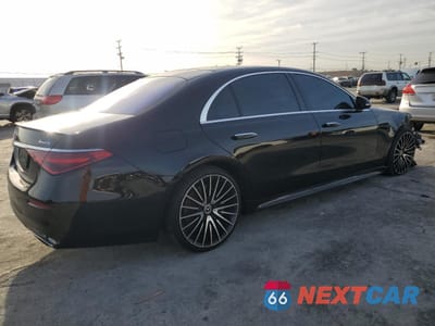 Trzecie zdjęcie samochodu z tyłu: 2022 MERCEDES-BENZ S 580 4MATIC VIN:W1K6G7GB7NA098554 - miniatura