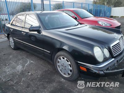 Czwarte zdjęcie samochodu z boku: 1999 MERCEDES-BENZ E 320 VIN:WDBJF65H5XA764790 - miniatura