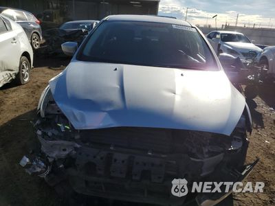 Piąte zdjęcie samochodu w środku: 2018 FORD FOCUS SE VIN:1FADP3K27JL316031 - miniatura