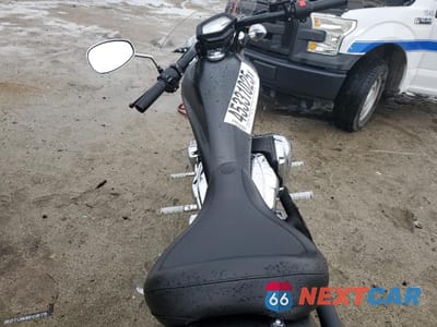 Zdjęcie 6 z 10 samochodu: 2017 HONDA VT1300 CX VIN:JH2SC6125HK200382 - miniatura