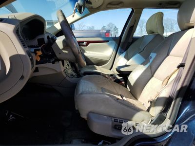 Zdjęcie 7 z 11 samochodu: 2004 VOLVO V70 FWD VIN:YV1SW59V542407951 - miniatura