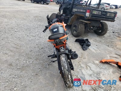 Czwarte zdjęcie samochodu z boku: 2024 KTM 390 RC VIN:MD2JYJ408RN209512 - miniatura