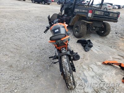 Czwarte zdjęcie samochodu z boku: 2024 KTM 390 RC VIN:MD2JYJ408RN209512 - miniatura