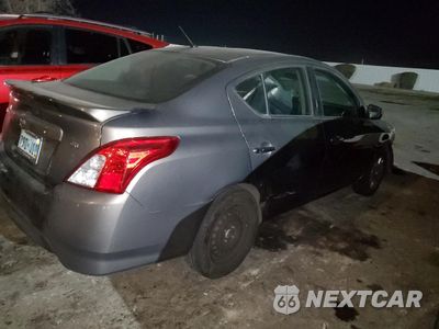 Trzecie zdjęcie samochodu z tyłu: 2017 NISSAN VERSA S VIN:3N1CN7APXHK457828 - miniatura