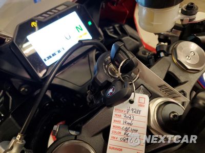 Zdjęcie 8 z 10 samochodu: 2023 HONDA CBR1000 RR VIN:JH2SC7714PK600291 - miniatura