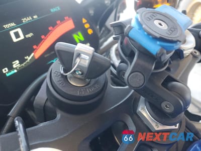 Zdjęcie 8 z 10 samochodu: 2022 BMW S 1000 RR VIN:WB10E2305N6F05383 - miniatura