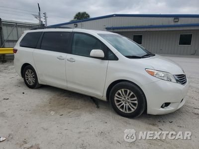 Czwarte zdjęcie samochodu z boku: 2017 TOYOTA SIENNA XLE VIN:5TDYZ3DC0HS842246 - miniatura