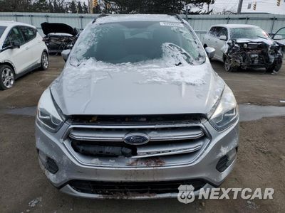 Piąte zdjęcie samochodu w środku: 2017 FORD ESCAPE SE VIN:1FMCU9GDXHUC63823 - miniatura