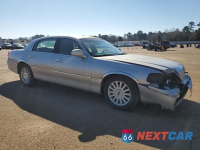 Czwarte zdjęcie samochodu z boku: 2005 LINCOLN TOWN CAR SIGNATURE VIN:1LNHM81W35Y636294 - miniatura