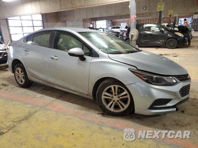 Czwarte zdjęcie samochodu z boku: 2017 CHEVROLET CRUZE LT VIN:1G1BE5SM4H7141222 - miniatura