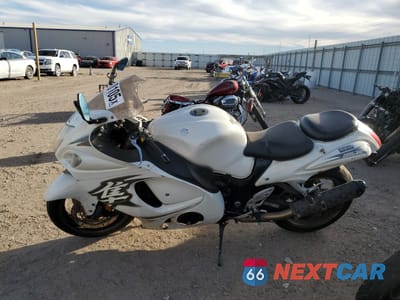 Trzecie zdjęcie samochodu z tyłu: 2011 SUZUKI GSX1300 R VIN:JS1GX72A5B2103361 - miniatura